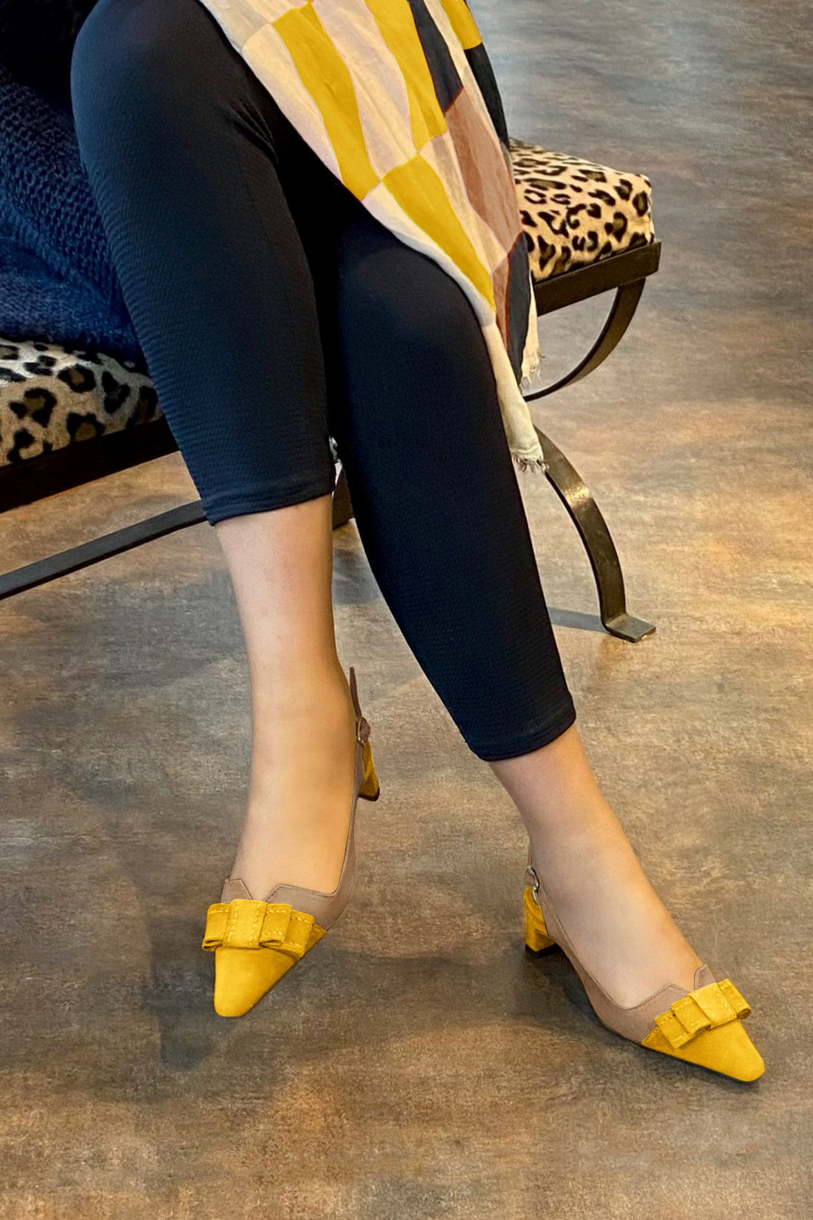 Yellow and tan beige women's open back shoes, with a knot. Tapered toe. Low kitten heels. Worn view - Florence KOOIJMAN